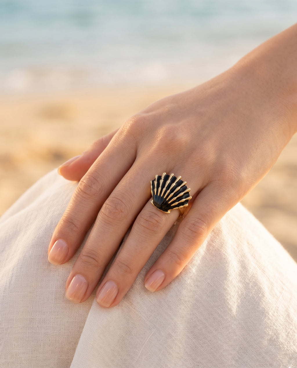 Black Pearl Shell Ring - detail