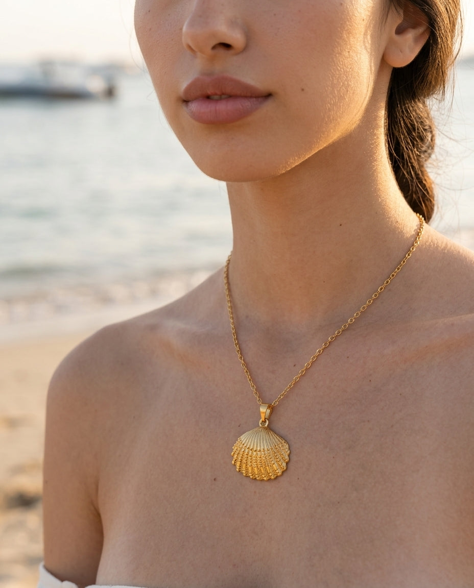 Gold Scallop Shell Necklace - detail